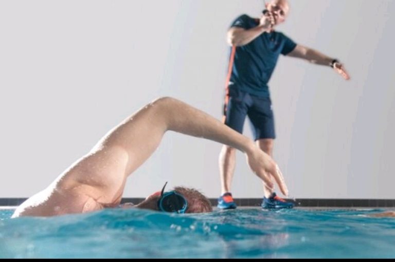 فناوری جدید امکان صحبت کردن مربی با شناگر را در زیر آب ممکن کرد.